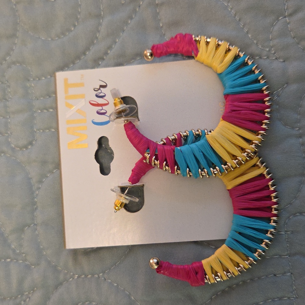 **DONATE 4/19**NWT MIXIT MULTICOLOR WRAPPED HOOP EARRINGS